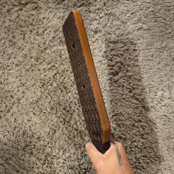 L'ÉLÉGANT PATERN RELIEF (IPÉ)