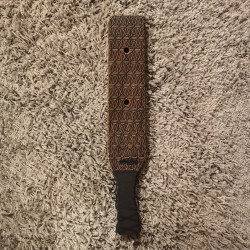 L'ÉLÉGANT PATERN RELIEF (IPÉ)