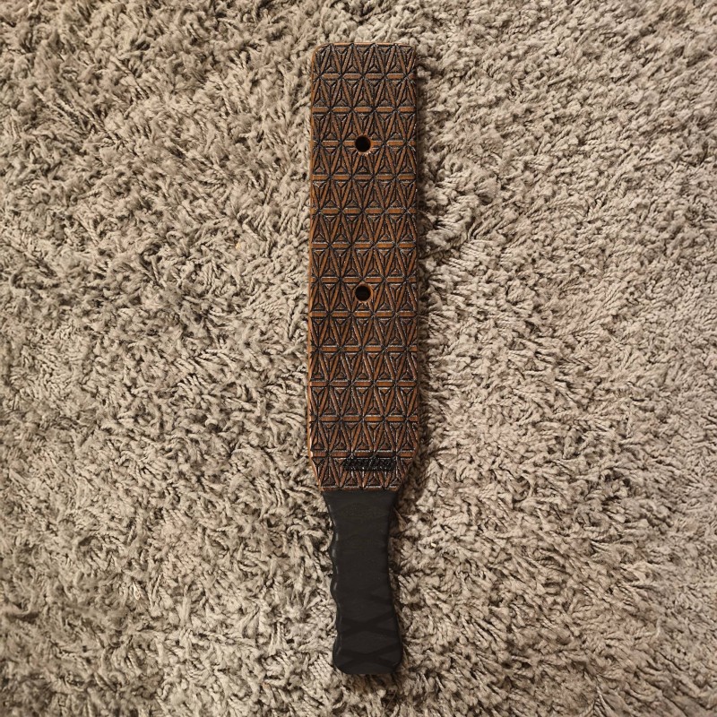 L'ÉLÉGANT PATERN RELIEF (IPÉ)