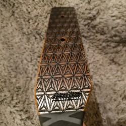 L'ÉLÉGANT PATERN RELIEF (IPÉ)