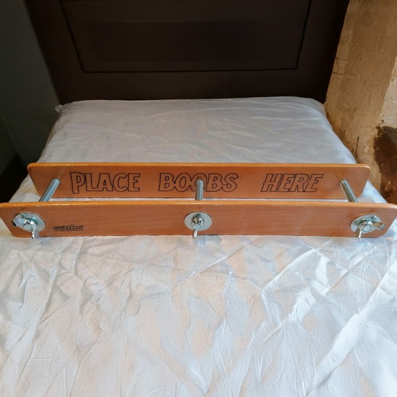 PRESSE À SEINS (V1)