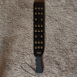 DAME NYMERIA (STANDARD À CLOUS AVEC BOITE DE PRÉSENTATION)