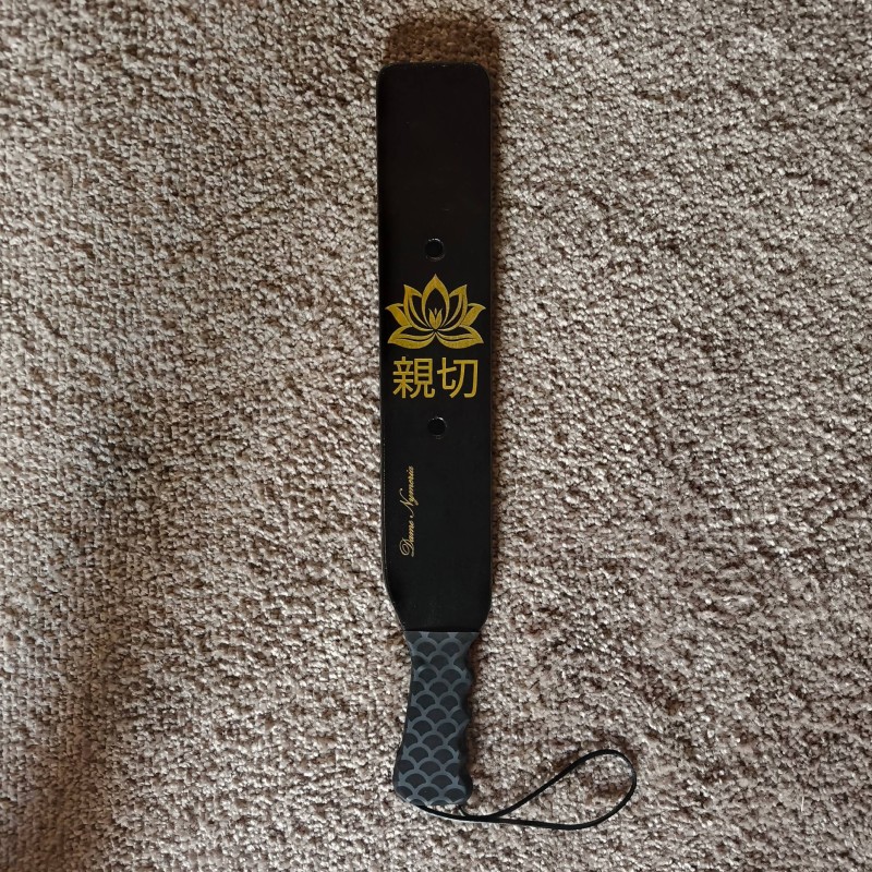 DAME NYMERIA (STANDARD À CLOUS AVEC BOITE DE PRÉSENTATION)