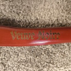 VEUVE NOIRE (FLOGGER CAOUTCHOUC ROUGE)