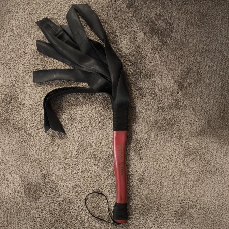 VEUVE NOIRE (FLOGGER CAOUTCHOUC ROUGE)