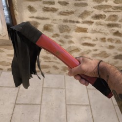 VEUVE NOIRE (FLOGGER CAOUTCHOUC ROUGE)