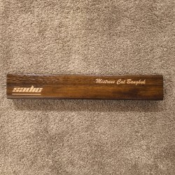 MISTRESS CAT BANGKOK & BOITE DE PRÉSENTATION (STANDARD À CLOUS FLUO)