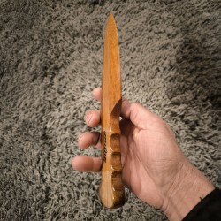 LE POIGNARD (MERBAU)