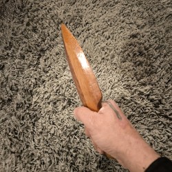 LE POIGNARD (MERBAU)