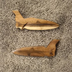 PAIRE LES SHARKS ET LEUR BOITE DE PRÉSENTATION (ACACIA)